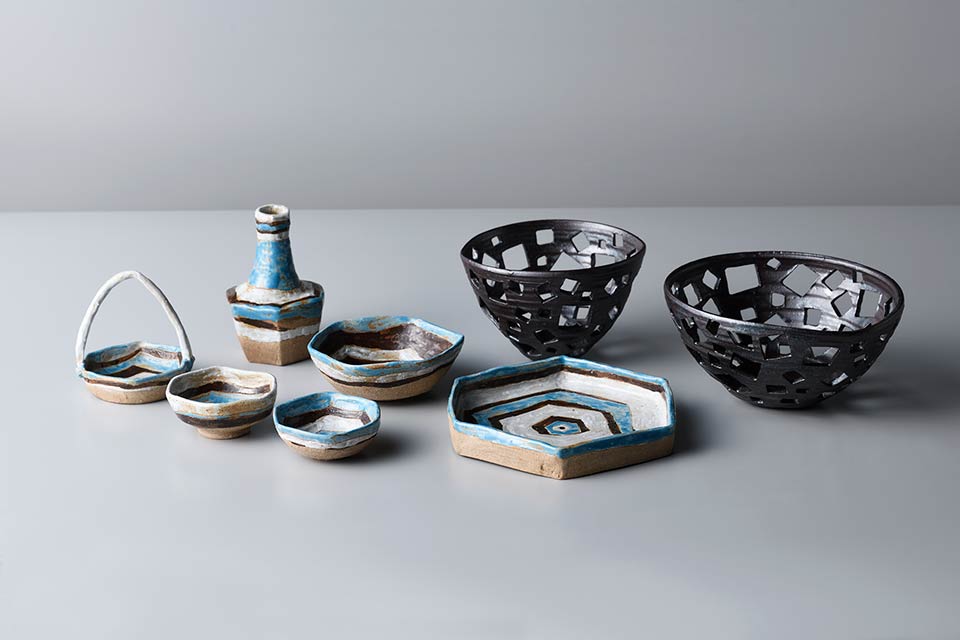 作品「トルコと茶の六角形の器」の写真